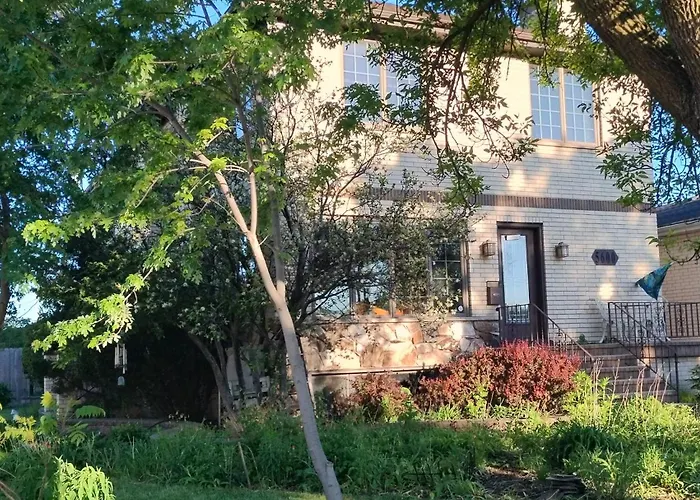 Native Garden At Chicago's Edge With Free Parking Habitación en casa particular Chicago